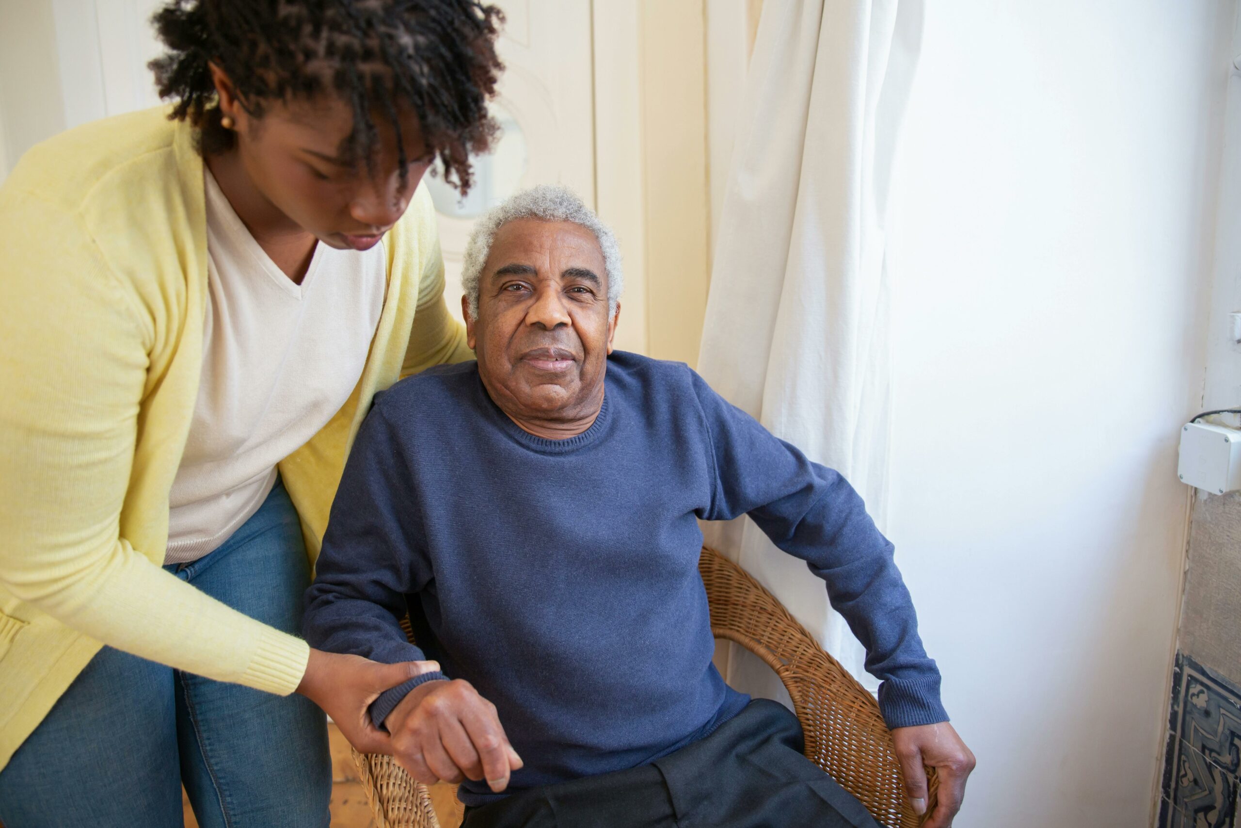 How to Financially Manage Family Caregiver Relationships with Elderly Parents